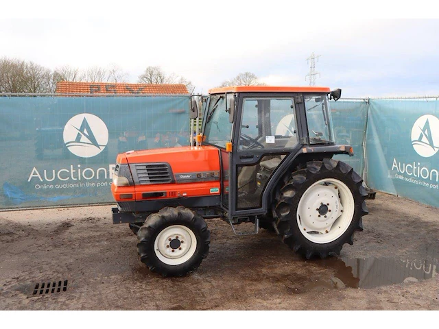 Tractor kubota grandel gl320 diesel 31.6pk - afbeelding 1 van  1