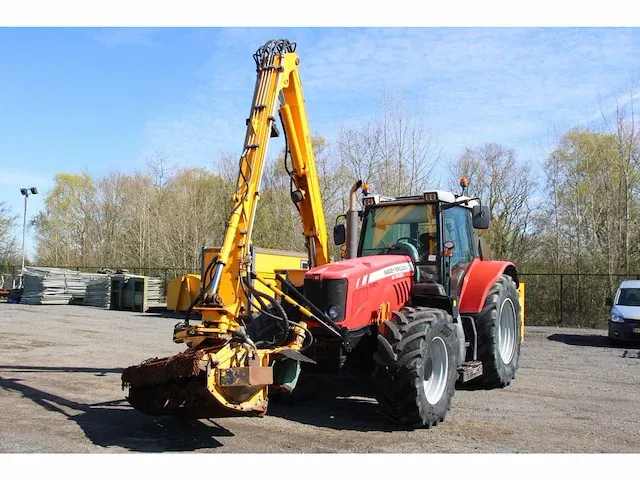 Tractor met maaiarm massey ferguson 6480 - afbeelding 1 van  49