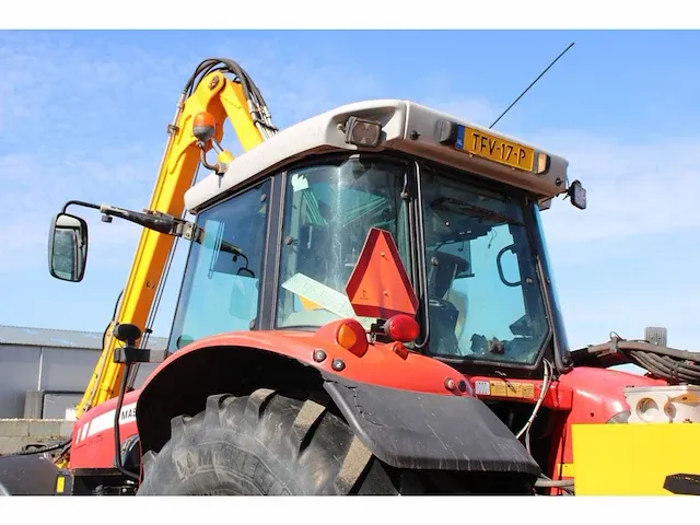 Tractor met maaiarm massey ferguson 6480 - afbeelding 15 van  49