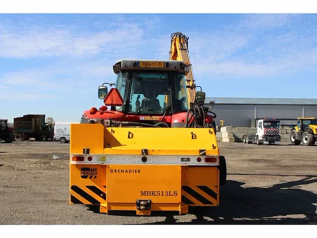 Tractor met maaiarm massey ferguson 6480 - afbeelding 46 van  49
