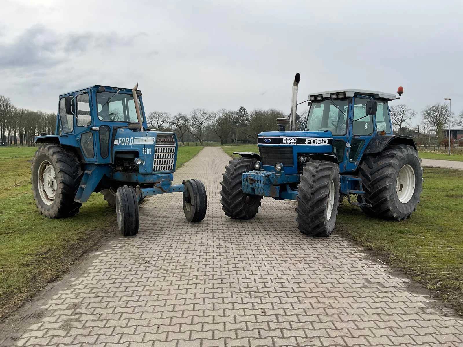 Tractoren, agrarische machines, paardenboxen en onderdelen