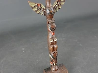 Traditioneel houten amerikaanse totem - afbeelding 3 van  5
