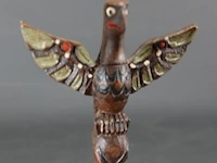Traditioneel houten amerikaanse totem - afbeelding 4 van  5