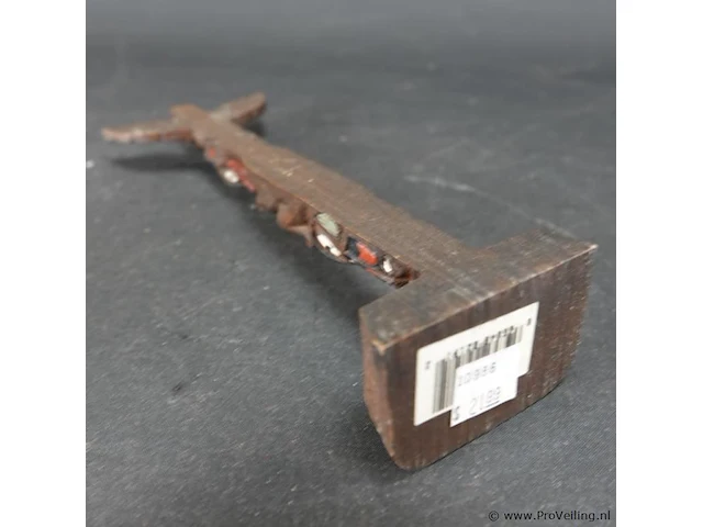 Traditioneel houten amerikaanse totem - afbeelding 5 van  5