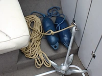 Trailer met speedboot bayliner capri buddy 1952 wit blauw met motor mercruiser 110,4/150,0 pk - afbeelding 4 van  21