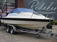 Trailer met speedboot bayliner capri buddy 1952 wit blauw met motor mercruiser 110,4/150,0 pk