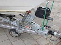 Trailer met speedboot bayliner capri buddy 1952 wit blauw met motor mercruiser 110,4/150,0 pk - afbeelding 16 van  21