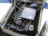 Trailer met speedboot bayliner capri buddy 1952 wit blauw met motor mercruiser 110,4/150,0 pk - afbeelding 17 van  21