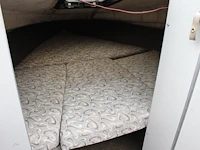 Trailer met speedboot bayliner capri buddy 1952 wit blauw met motor mercruiser 110,4/150,0 pk - afbeelding 20 van  21