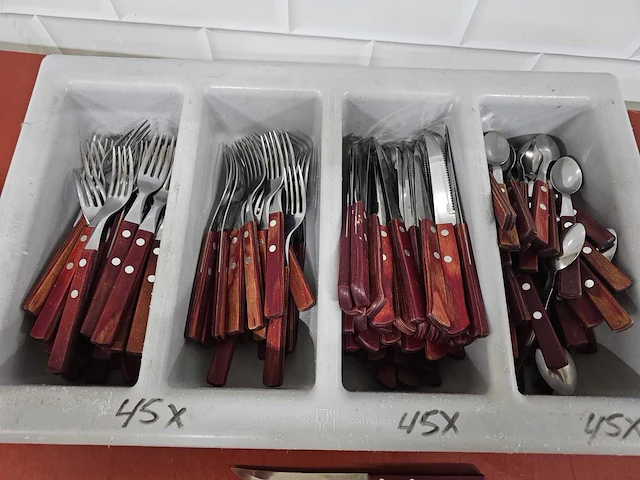 Tramontina - steak bestek mes, vork en lepel set (45x) - afbeelding 2 van  3