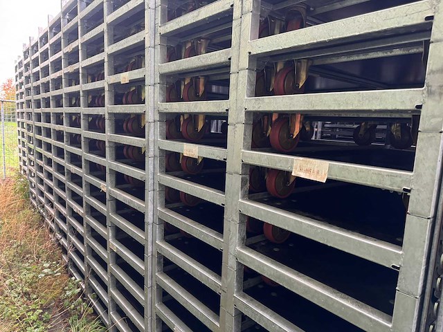 Transport kar (235x) met bled (848x) - afbeelding 1 van  12