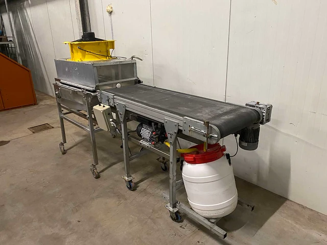 Transportband met onstsmettings cabine - afbeelding 1 van  10