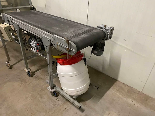 Transportband met onstsmettings cabine - afbeelding 4 van  10