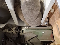 Transportkar, metalen koffers en deken - afbeelding 5 van  7