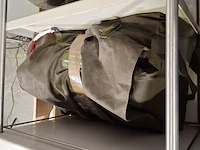 Transportkar, metalen koffers en deken - afbeelding 6 van  7