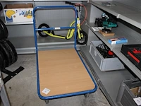 Transportwagen / plateauwagen met afmeting 100 x 65 cm.