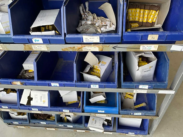 Transportwagen v.v. assortimentsbakjes en schoenveters - afbeelding 8 van  9