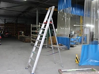 Trap altrex heavy duty castor met zeven treden en bordes. - afbeelding 1 van  2