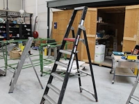 Trap altrex met 5 treden en bordes. - afbeelding 1 van  2