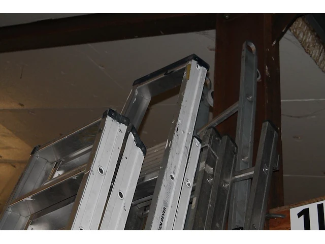 Trap das 11 treden en bordes. - afbeelding 1 van  2