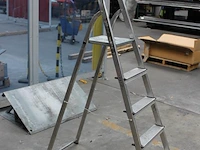 Trap hailo met 4 treden en bordes. - afbeelding 2 van  2