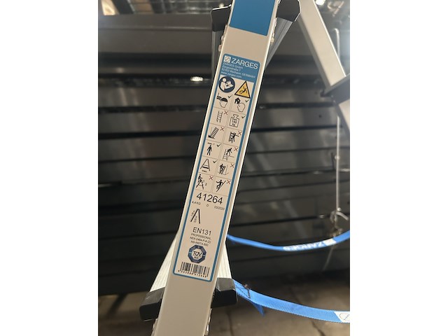 Trap met veiligheidsplatform 2x4 treden zarges, xlstep b 41264 - afbeelding 4 van  4