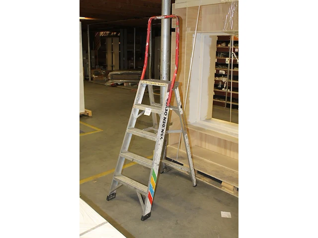 Trap met vier treden en bordes - afbeelding 2 van  2