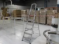 Trap met vijf treden en bordes altrex. - afbeelding 1 van  2