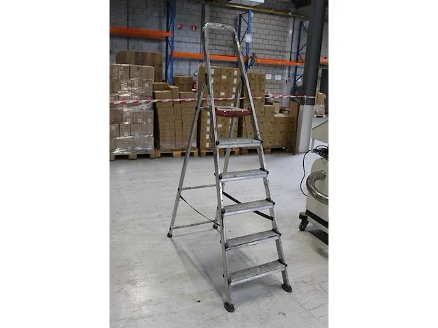 Trap met vijf treden en bordes altrex. - afbeelding 2 van  2