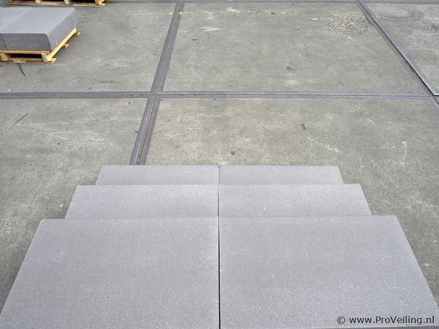 Traptreden van beton - kleur donkergrijs - 60x40x15cm. 24 stuks - afbeelding 4 van  4