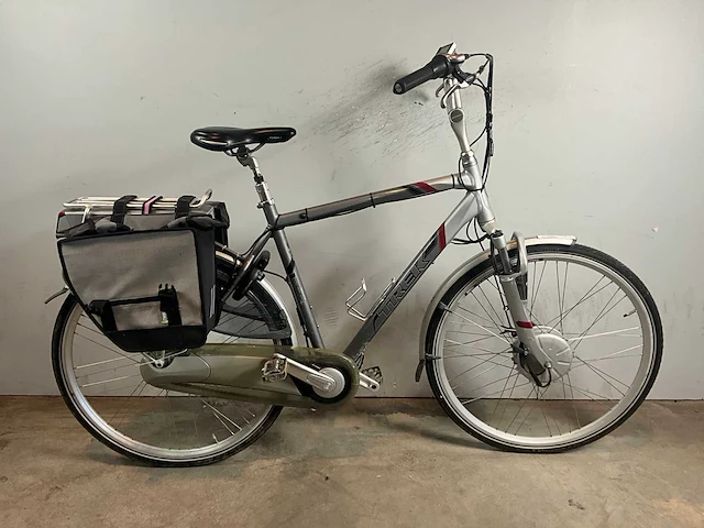 Trek navigator 300+ elektrische fiets - afbeelding 1 van  11
