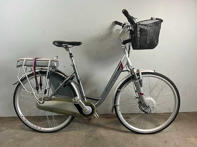 Trek navigator 300+ elektrische fiets - afbeelding 1 van  11