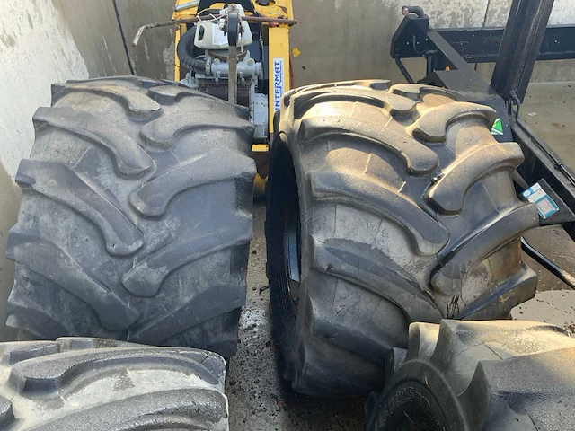 Trelleborg banden op velgen set 650/45 r22.5 imp - afbeelding 11 van  12
