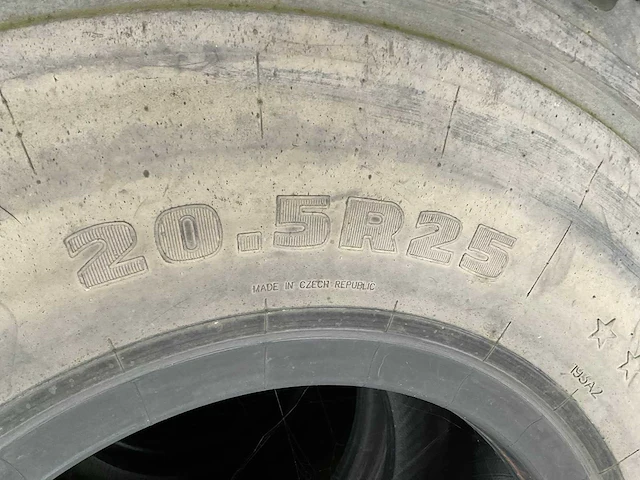 Trelleborg emr1050 grondverzet band (4x) - afbeelding 2 van  4