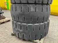 Trelleborg emr1050 grondverzet band (4x) - afbeelding 4 van  4