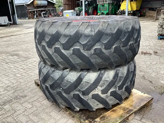 Trelleborg tm800 banden met volvo bm velg (2x) - afbeelding 2 van  8