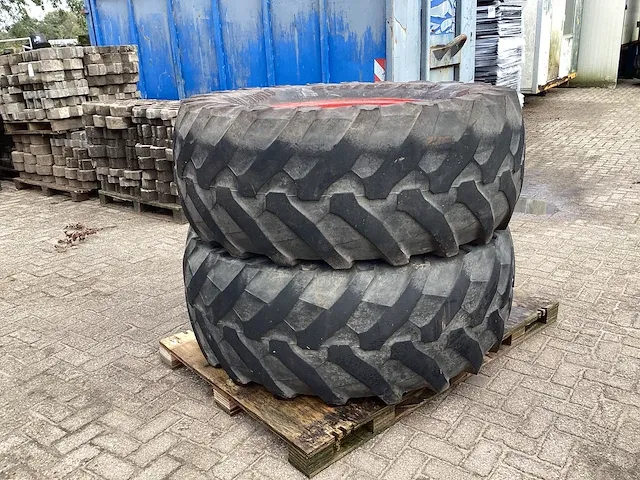 Trelleborg tm800 banden met volvo bm velg (2x) - afbeelding 3 van  8