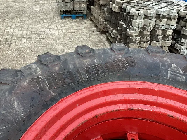 Trelleborg tm800 banden met volvo bm velg (2x) - afbeelding 4 van  8