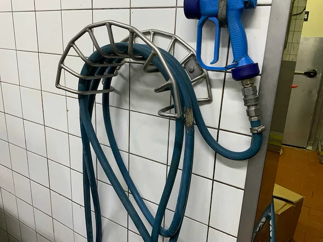 Trelljet waterslang met sproeikop en rvs ophangsysteem - afbeelding 2 van  3