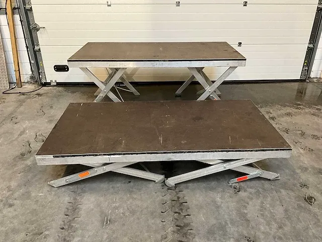 Trenomat - podiumdeel met schaarpoten (200x100 cm) (2x) - afbeelding 1 van  7