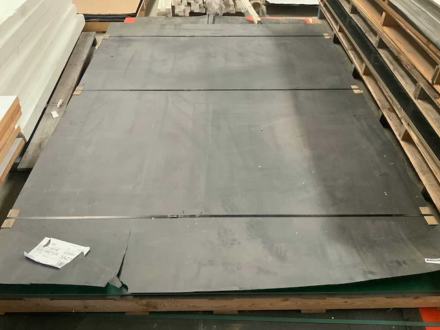 Trespa plaat dark green 2550x1860x6mm - afbeelding 1 van  4
