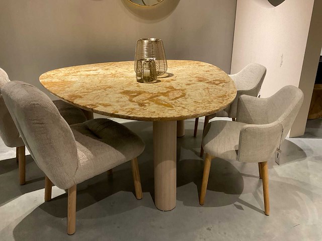 Triangle eetkamertafel - afbeelding 1 van  12