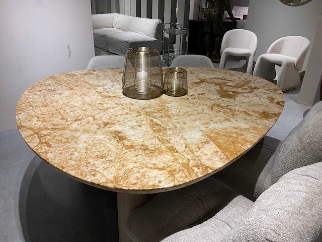 Triangle eetkamertafel - afbeelding 9 van  12