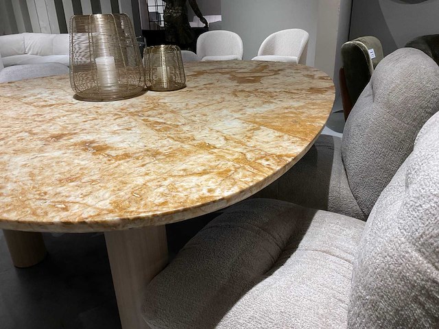 Triangle eetkamertafel - afbeelding 11 van  12