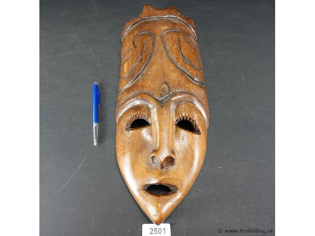 Tribaal in hout gesneden masker - afbeelding 1 van  5