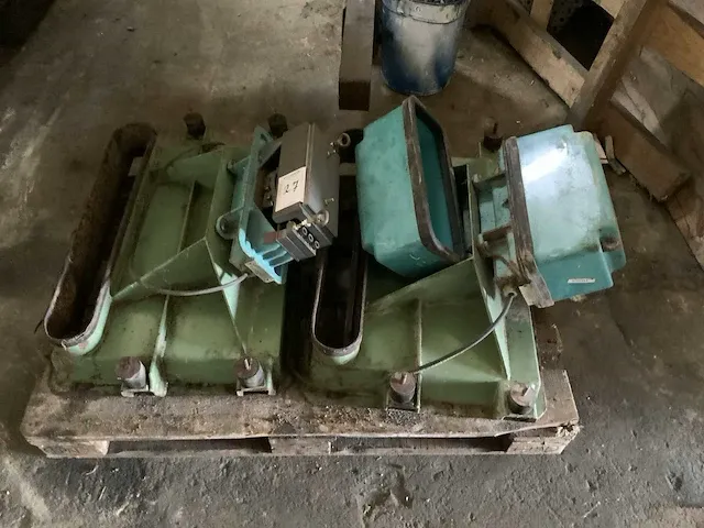 Trilmotor op plaat - afbeelding 1 van  2