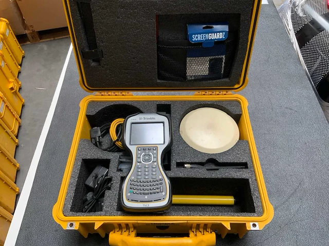 Trimble r4 gnss set - afbeelding 1 van  6