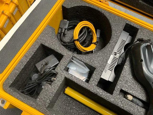 Trimble r4 gnss set - afbeelding 4 van  6