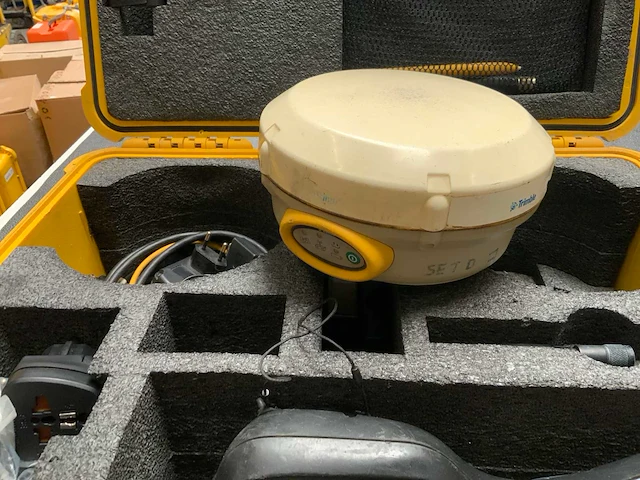 Trimble r4 gnss set - afbeelding 5 van  6
