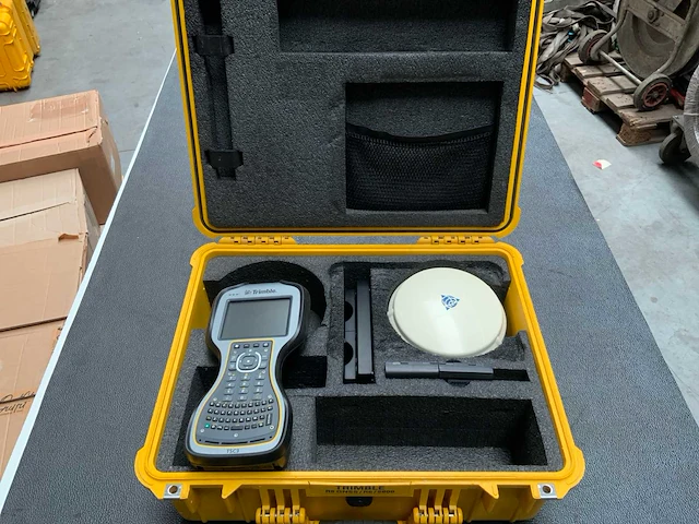 Trimble r6 gnss set - afbeelding 1 van  5
